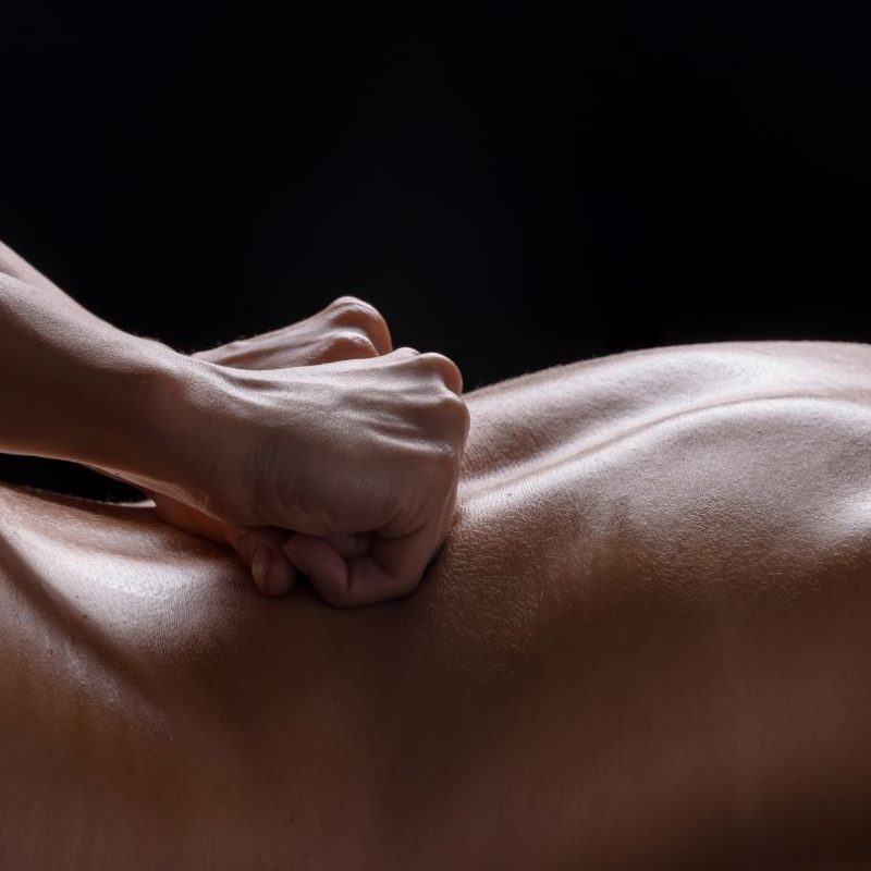 masseur-girl-makes-massage-closeup-dark-background-closeup-massage (1)