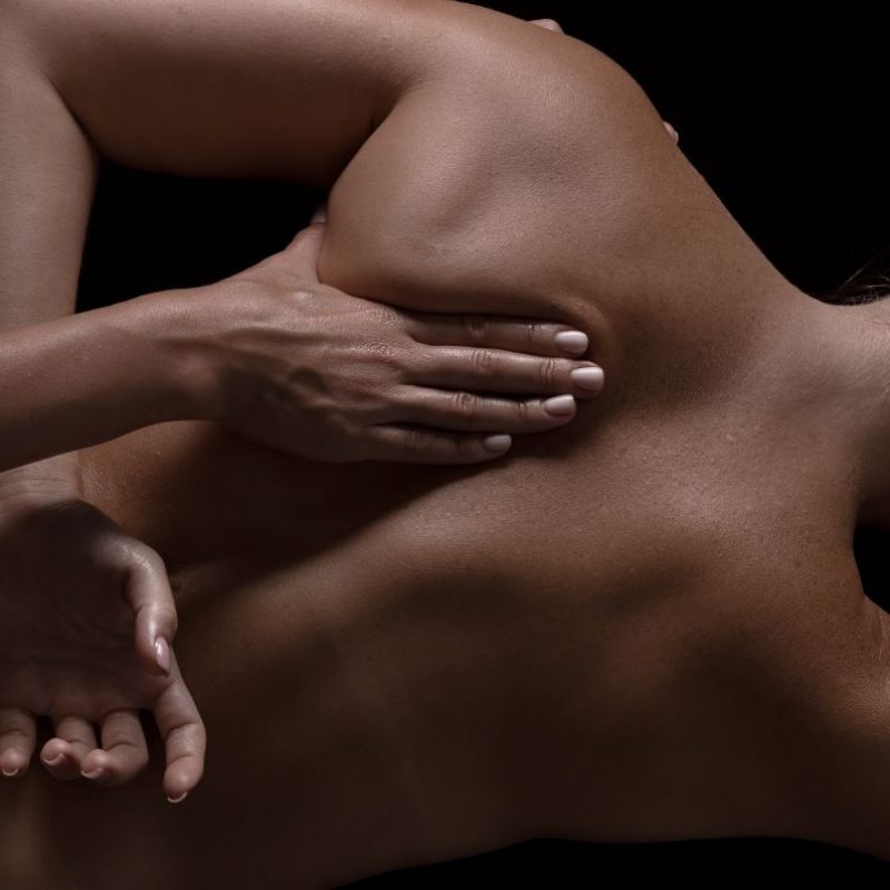 masseur-girl-makes-massage-closeup-dark-background-closeup-massage (2)